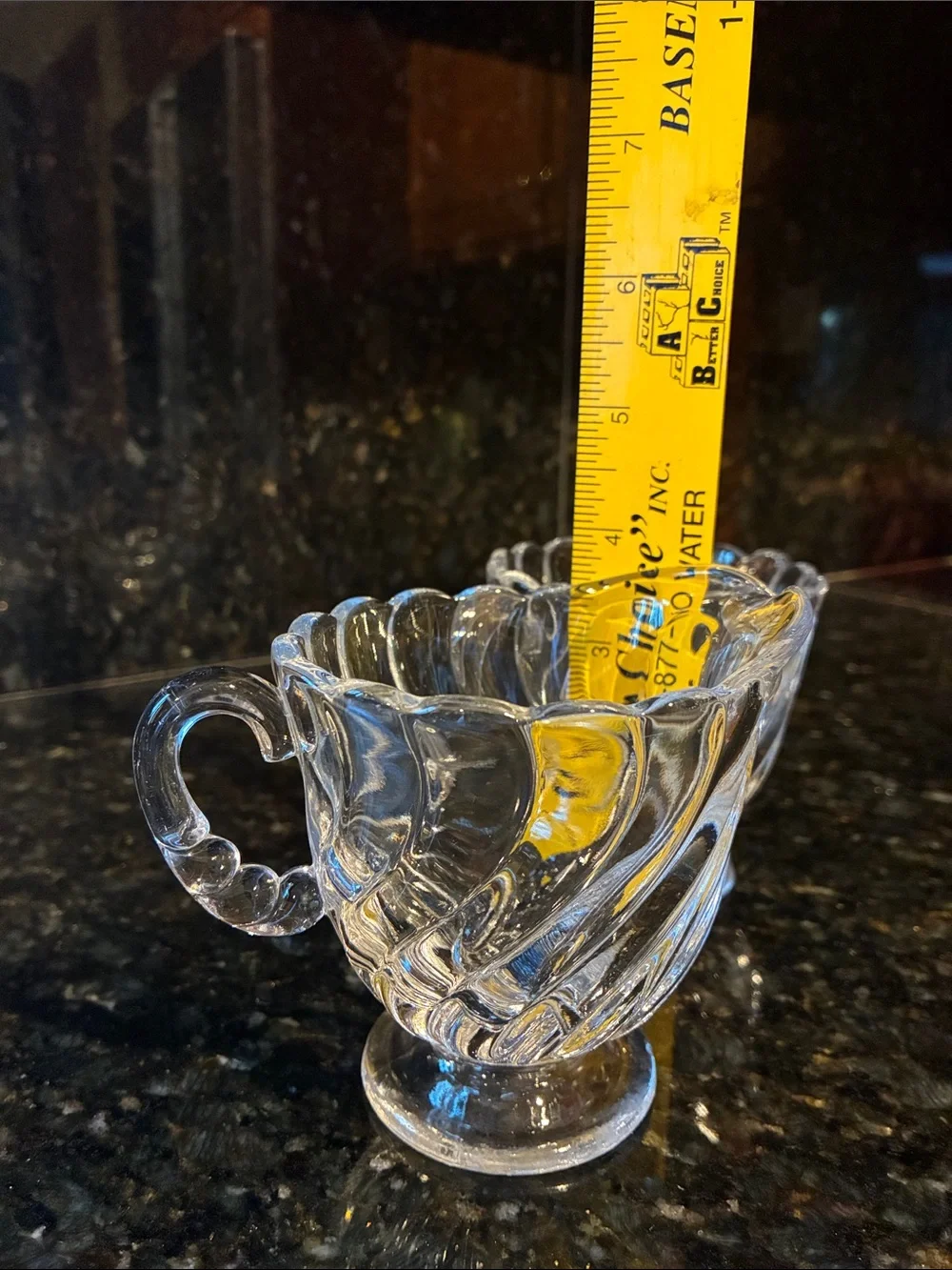 Clear Glass Shell-Shaped Creamer Pitcher - Elegant Home Accent